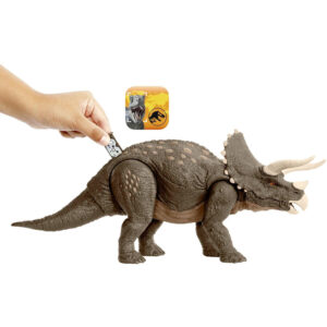 Jurassic World Dino Trackers Triceratops 01